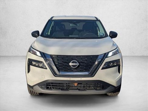 Used 2023 Nissan Rogue S image 2