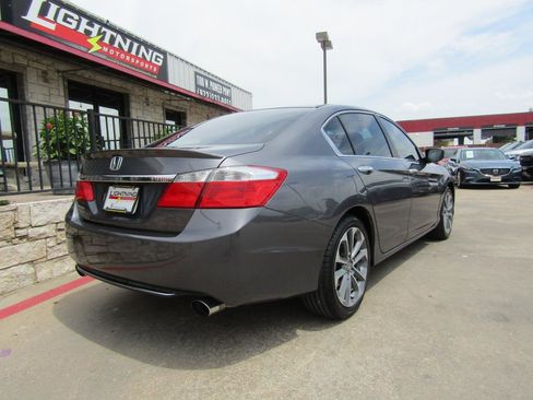 Used 2015 Honda Accord Sport image 4