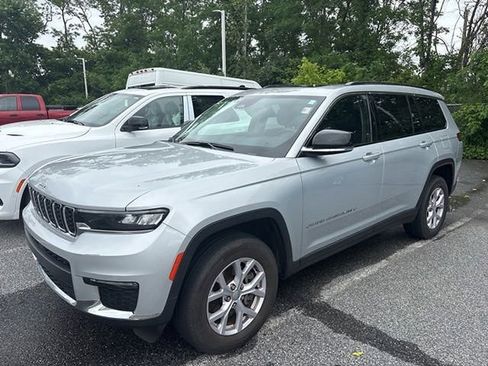 Used 2022 Jeep Grand Cherokee L Limited AWD/4WD image 12