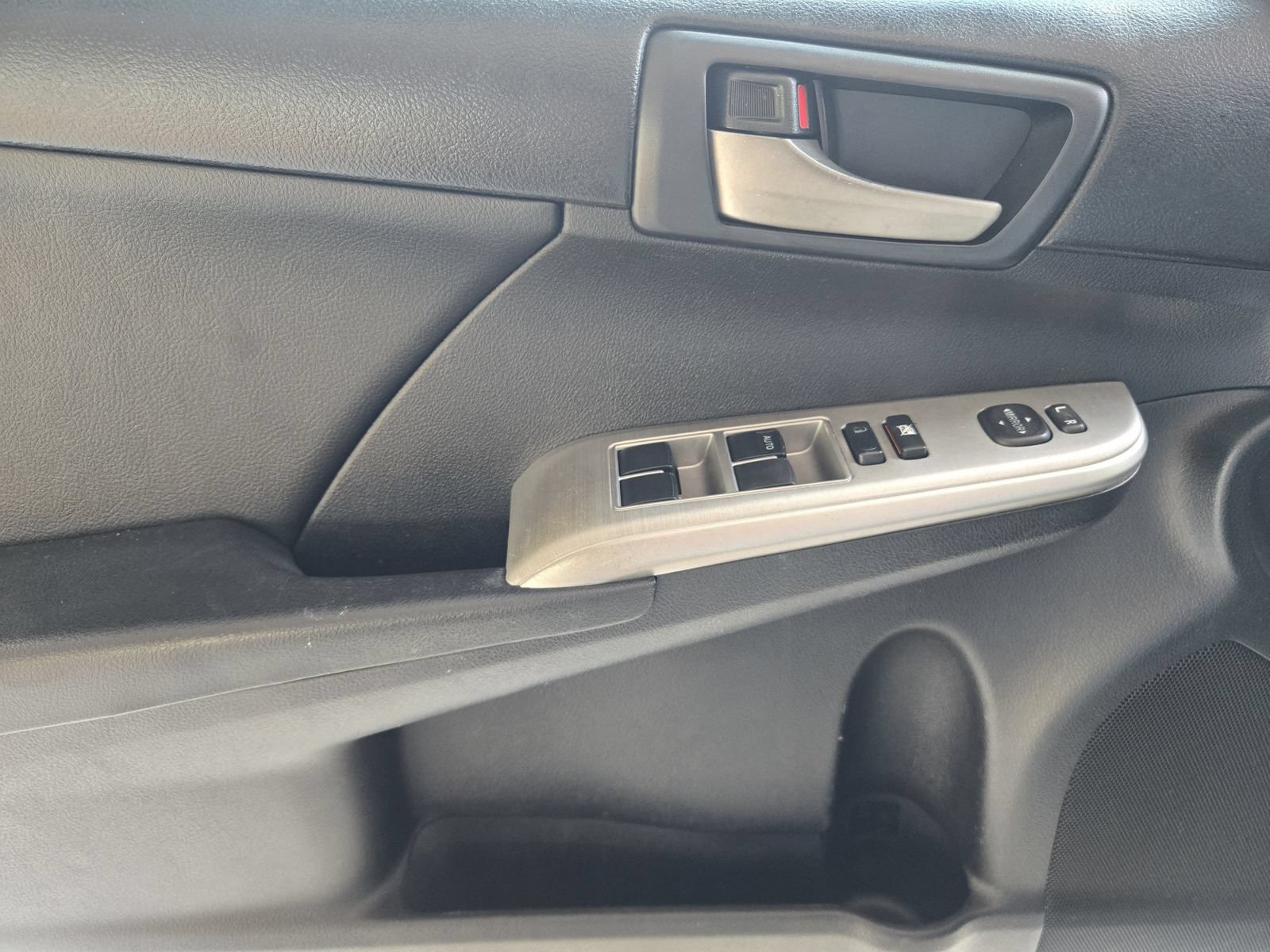 Used 2014 Toyota Camry SE FWD image 20