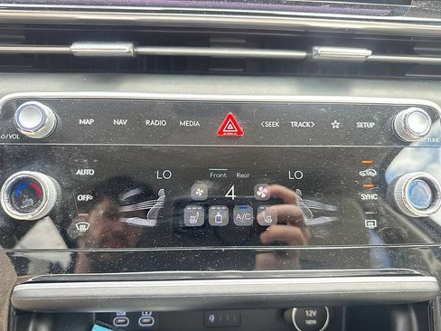 Used 2025 Genesis GV80 2.5T Standard AWD/4WD image 16