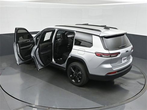 New 2025 Jeep Grand Cherokee L Altitude image 49