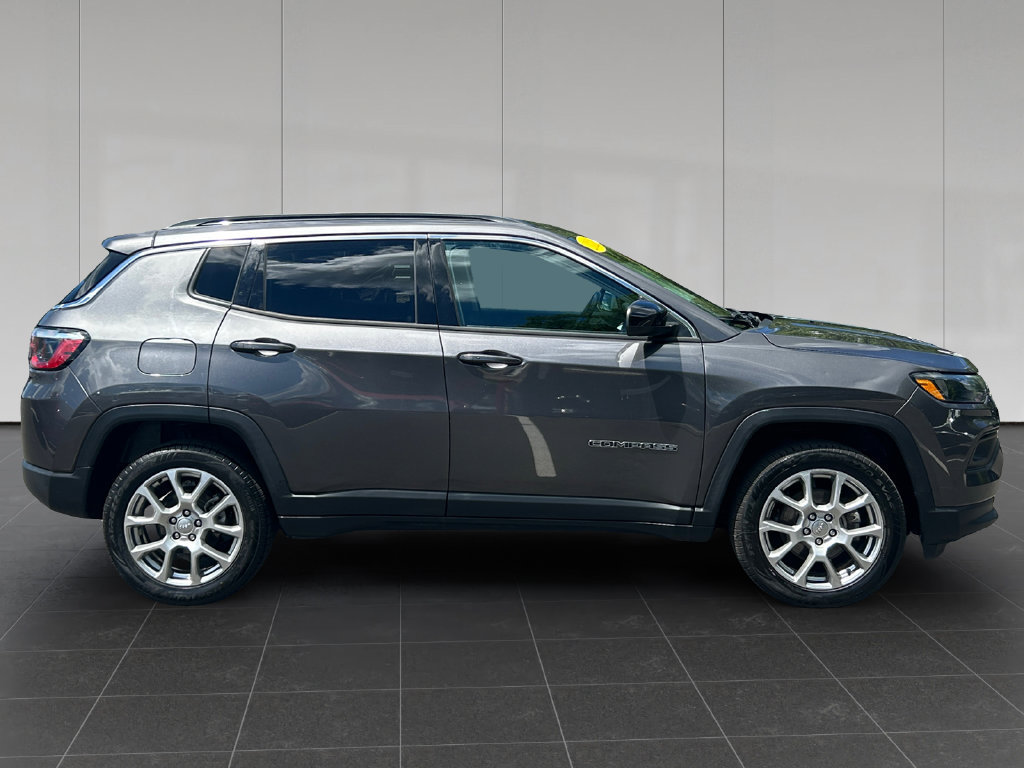 Used 2022 Jeep Compass Latitude AWD/4WD image 6