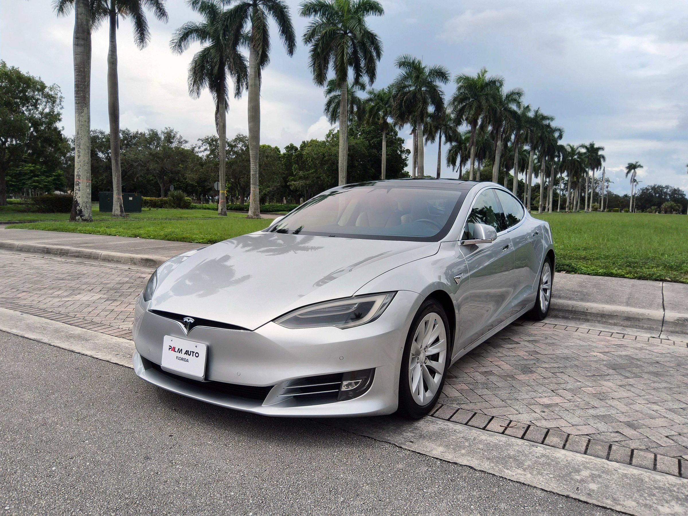 Used 2017 Tesla Model S 100D AWD/4WD image 3