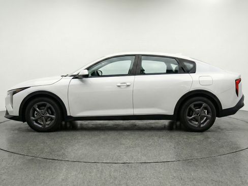 Used 2025 Kia K4 LXS image 5