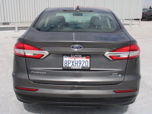 Used 2019 Ford Fusion SE FWD image 4