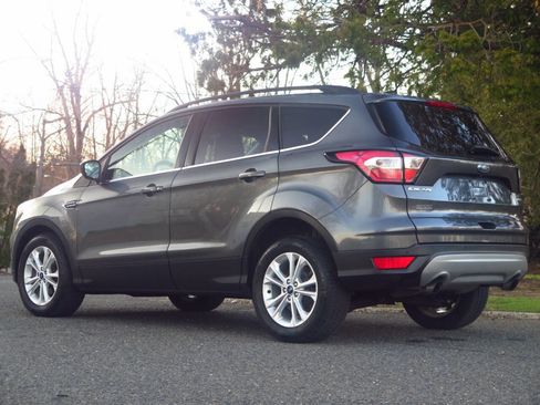 Used 2017 Ford Escape SE w/ Equipment Group 201A image 3