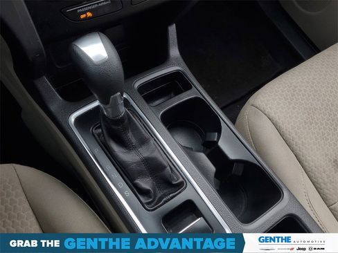 Used 2017 Ford Escape SE w/ Equipment Group 201A image 22