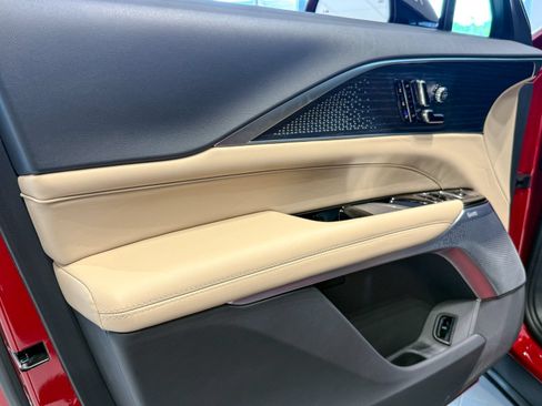 New 2026 Cadillac Lyriq Signature Sport w/ LPO, Bronce Accent Package AWD/4WD image 16