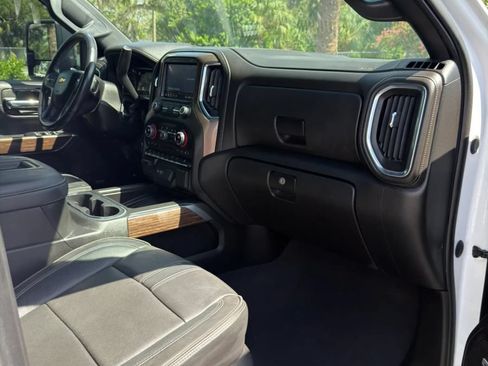 Used 2022 Chevrolet Silverado 2500 High Country w/ Z71 Off-Road Package AWD/4WD image 9