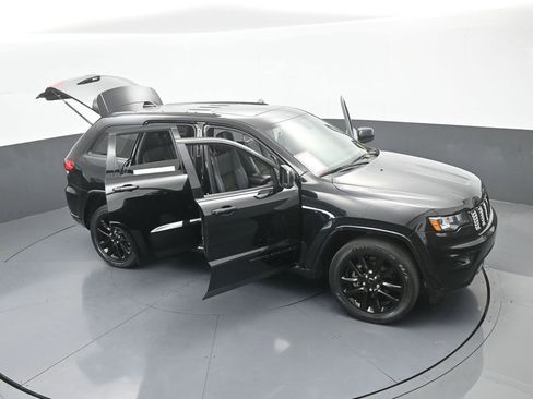 Used 2020 Jeep Grand Cherokee Altitude image 71