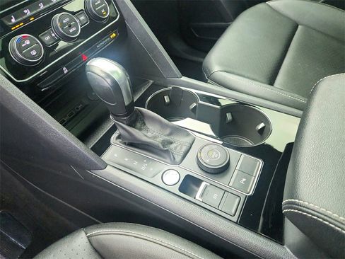 Used 2020 Volkswagen Atlas Cross Sport SEL image 16