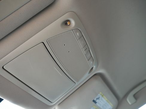 Used 2018 Nissan Rogue SV image 32