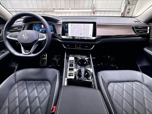 Certified 2026 Volkswagen Atlas SEL Premium R-Line AWD/4WD image 10