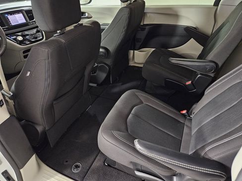 Used 2022 Chrysler Voyager LX FWD image 22