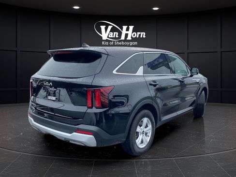 Used 2025 Kia Sorento LX FWD image 7