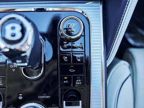 Used 2024 Bentley Flying Spur V8 image 65