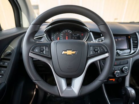 Certified 2021 Chevrolet Trax LT w/ Driver Confidence Package image 18