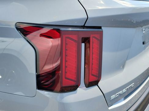Used 2025 Kia Sorento S w/ Panoramic Sunroof Package FWD image 11