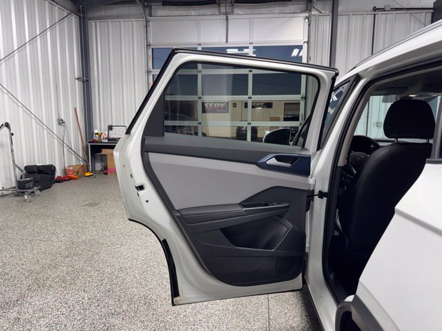 Used 2024 Volkswagen Taos SE FWD image 15