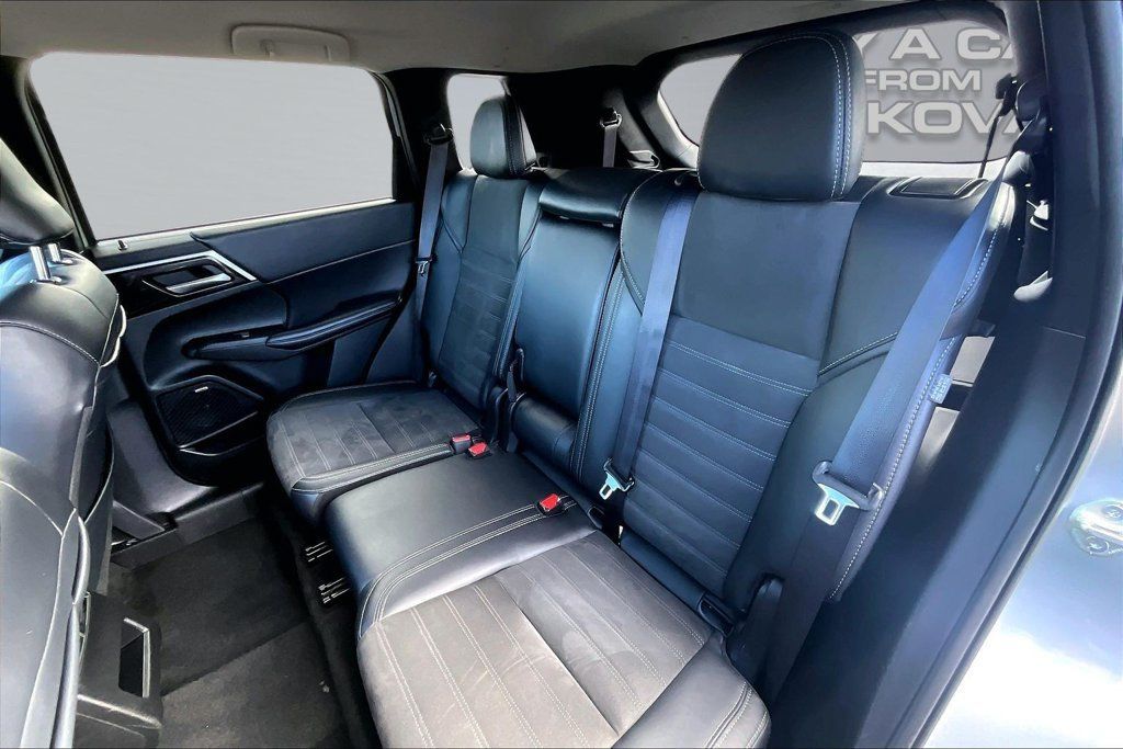 Used 2025 Mitsubishi Outlander SE AWD/4WD image 25