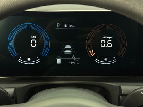 Used 2025 Hyundai Tucson SE image 16