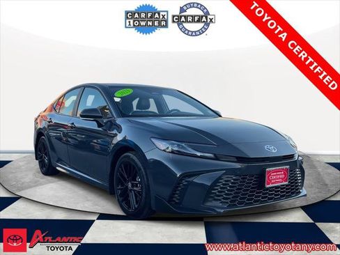 Certified 2025 Toyota Camry SE image 1