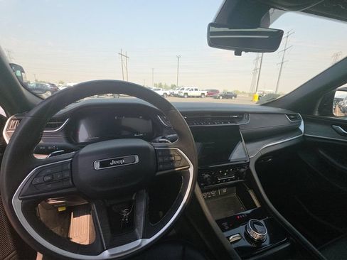 Certified 2024 Jeep Grand Cherokee L Limited w/ Luxury Tech Group II AWD/4WD image 3