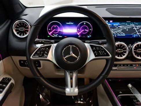 Used 2024 Mercedes-Benz EQB 300 4MATIC image 14