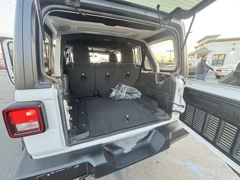 Used 2020 Jeep Wrangler Unlimited Sport S image 17