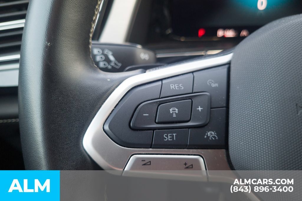 Used 2025 Volkswagen Atlas Cross Sport SE FWD image 11