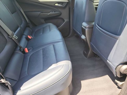 Used 2022 Chevrolet Bolt EUV LT w/ Convenience Package FWD image 16