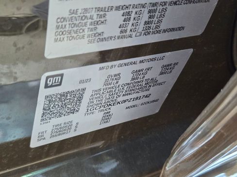 Used 2023 Chevrolet Silverado 1500 LT AWD/4WD image 18