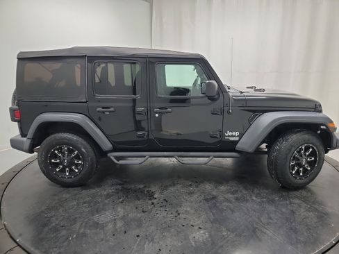 Used 2018 Jeep Wrangler Unlimited Sport image 11