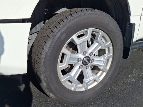 Used 2024 Nissan Titan SV w/ SV Convenience Package image 28