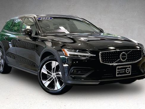 Used 2025 Volvo V60 B5 Cross Country Plus AWD/4WD image 3