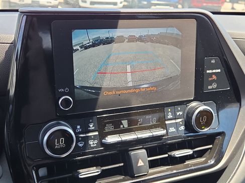 Used 2023 Toyota Highlander LE AWD/4WD image 26