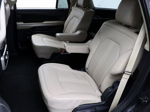 Used 2023 Ford Expedition Limited image 11