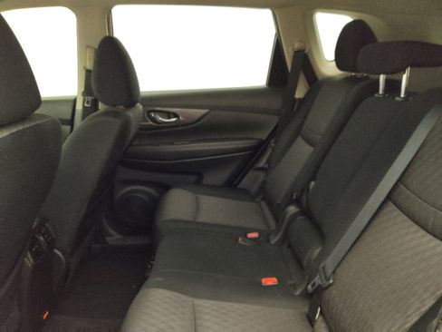 Used 2020 Nissan Rogue SV FWD image 18