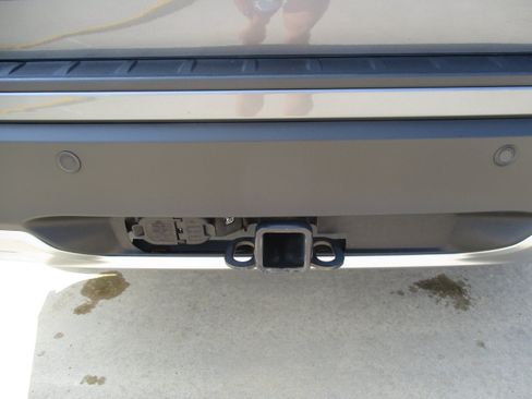 Used 2024 Ford Explorer XLT w/ Equipment Group 202A AWD/4WD image 7