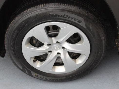 Certified 2021 Toyota RAV4 LE AWD/4WD image 29