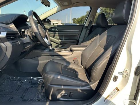 Certified 2022 Nissan Altima 2.5 SR image 8