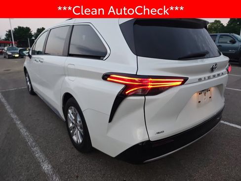 Used 2024 Toyota Sienna Platinum AWD/4WD image 4