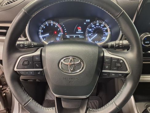 Used 2023 Toyota Highlander XLE image 22