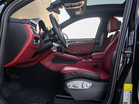 New 2026 Porsche Macan image 24