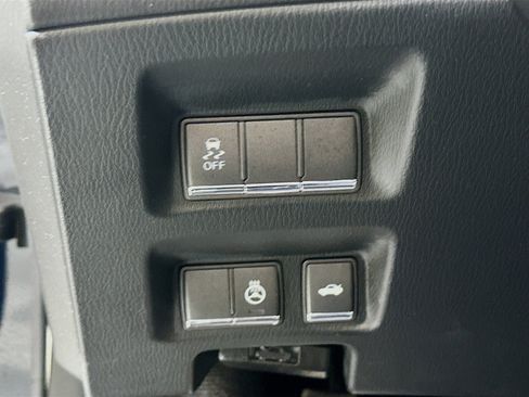 Used 2017 INFINITI Q70 3.7 image 16