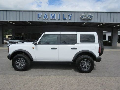 New 2025 Ford Bronco Badlands image 2