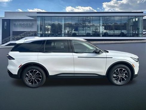 New 2026 Lincoln Nautilus Premier w/ Equipment Group 102A AWD/4WD image 9