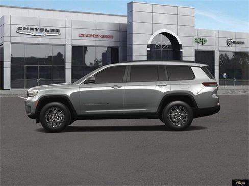 New 2023 Jeep Grand Cherokee L Laredo image 3