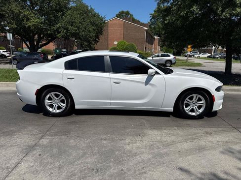 Used 2020 Dodge Charger SXT w/ Leather Interior Group RWD image 8
